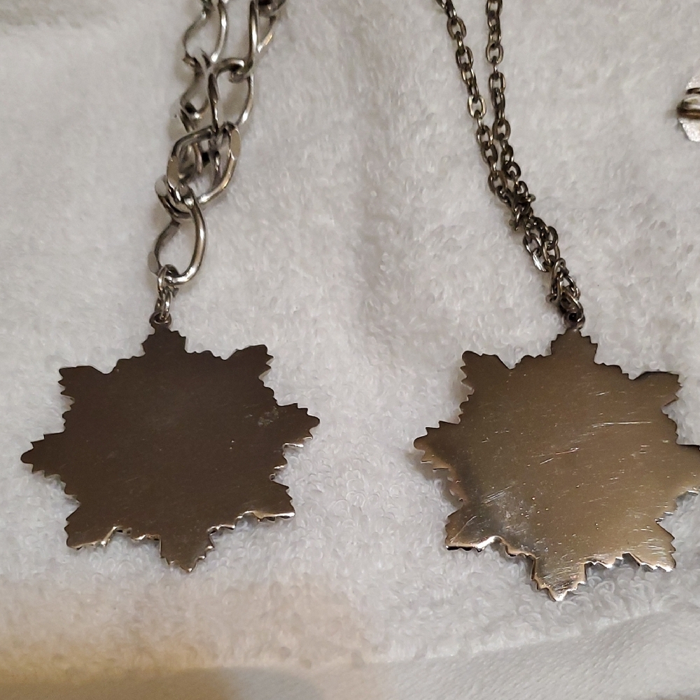 Silver Heraldic Necklace Set with Intricate Designs - Picture 5 of 8